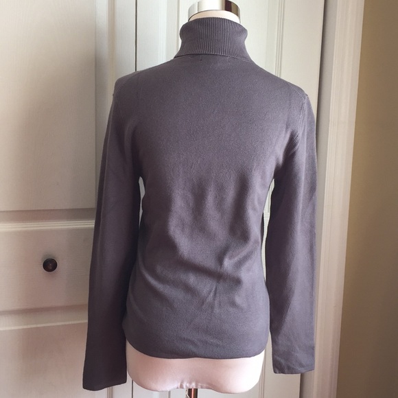 BCBGMaxAzria Grey knit fitted turtleneck sweater - Picture 3 of 3